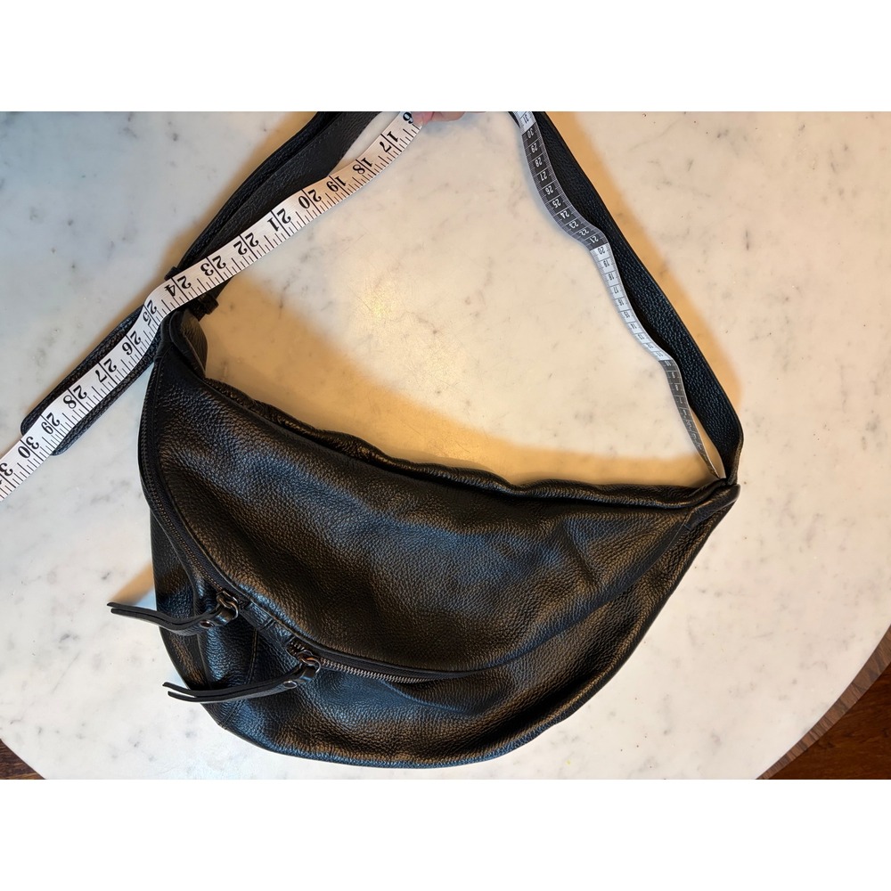 Borse in Pelle Black Pebbled Leather Oversized Sling Bag Crescent Adjustable - Picture 6 of 10